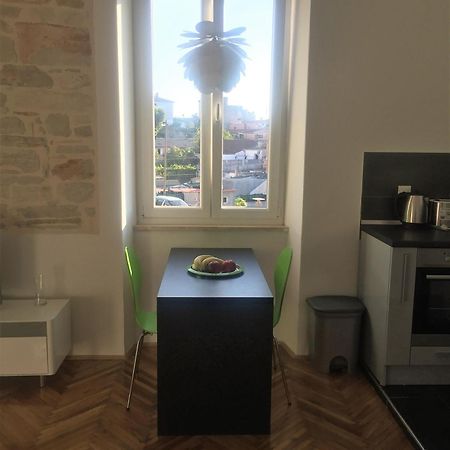 Excellent City Apartment In Antic Pola Esterno foto