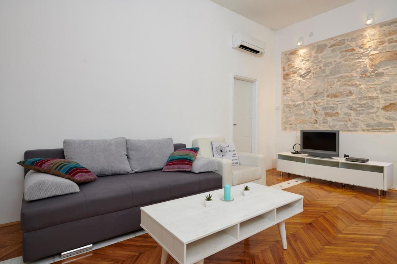 Excellent City Apartment In Antic Pola Esterno foto